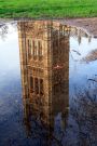 Odbicie Victoria Tower nalecej do Paacu Westminsterskiego